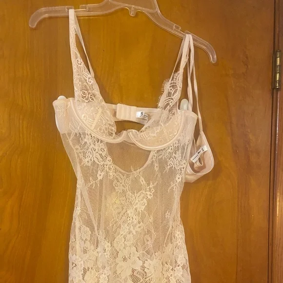 NWOT🔥Fashion Nova Pink Lace Lingerie Set - Picture 2 of 3